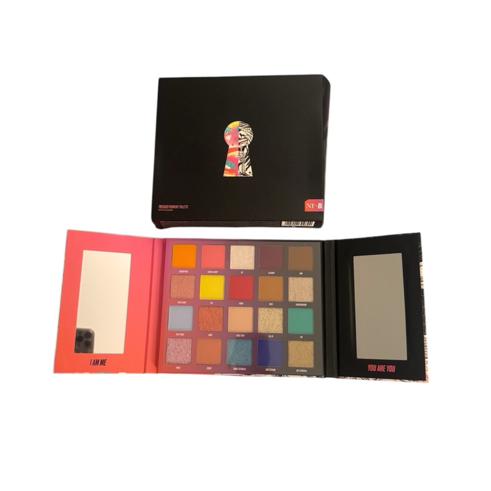 New NikkieTutorials X Beauty Bay Pressed Pigment Eyeshadow Palette BNIB